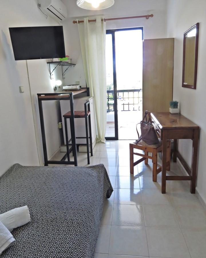 Debby Apartments Ialysos  Chambre photo