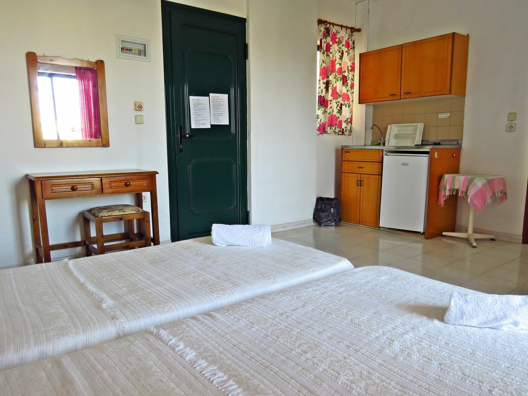 Debby Apartments Ialysos  Extérieur photo